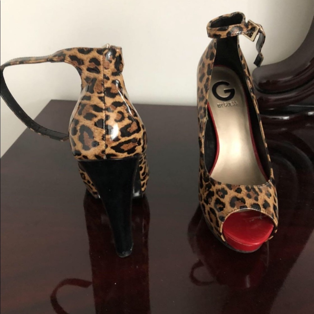 Guess Shoes - Picture 2 of 2
